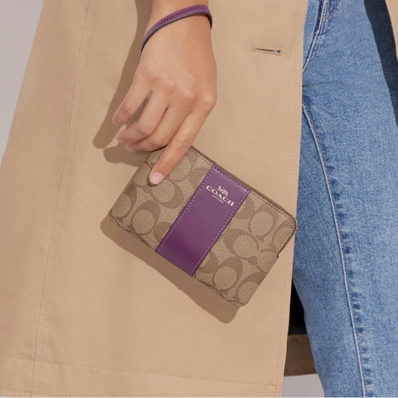 Coach Corner Zip Wristle Pouch Signature Canvas Tan Brown - Picture 11 of 11